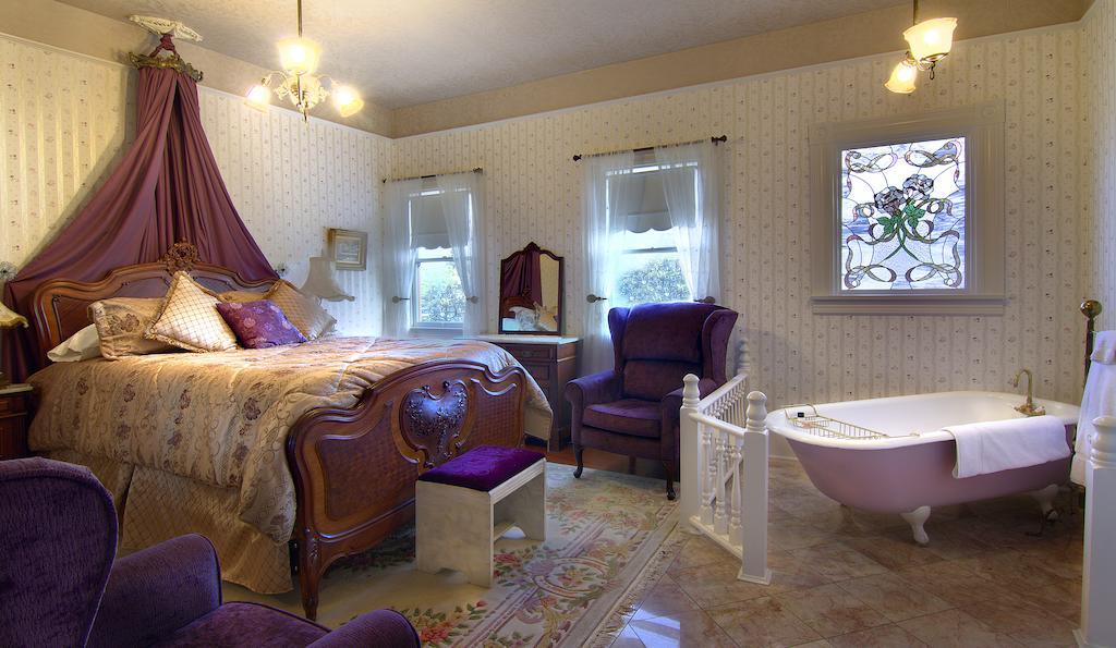 Gingerbread Mansion Bed & Breakfast Ferndale Oda fotoğraf